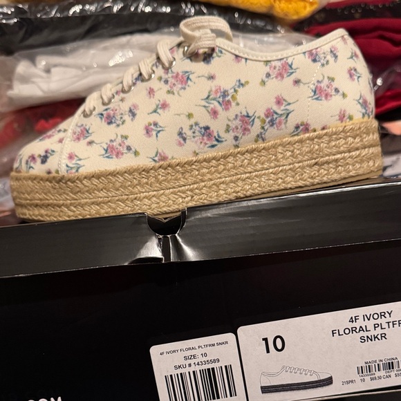 Torrid Cream Ivory Floral Canvas Platform Sneakers - Picture 4 of 9